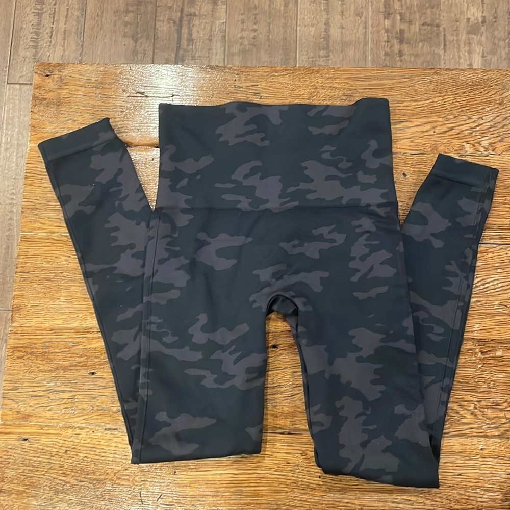 New Spanx Camo Leggings Small NWOT